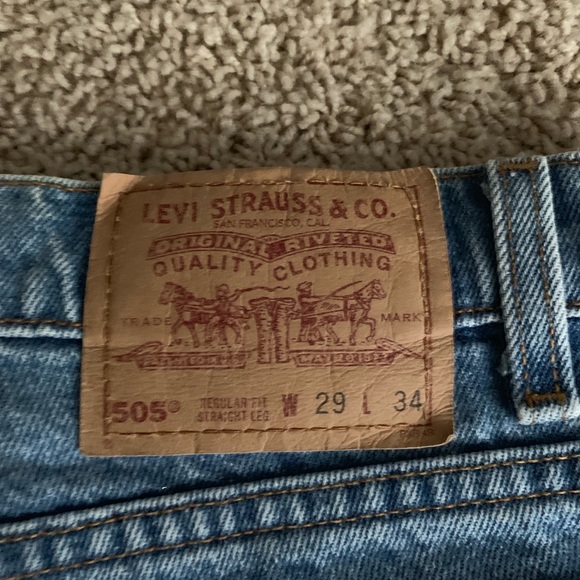 Levi jeans- cutoff shorts - Picture 2 of 4